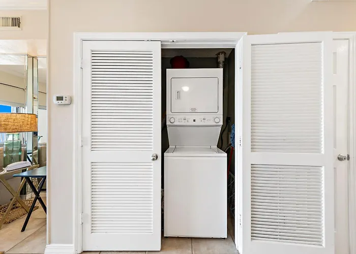 Royal Palms 1303
